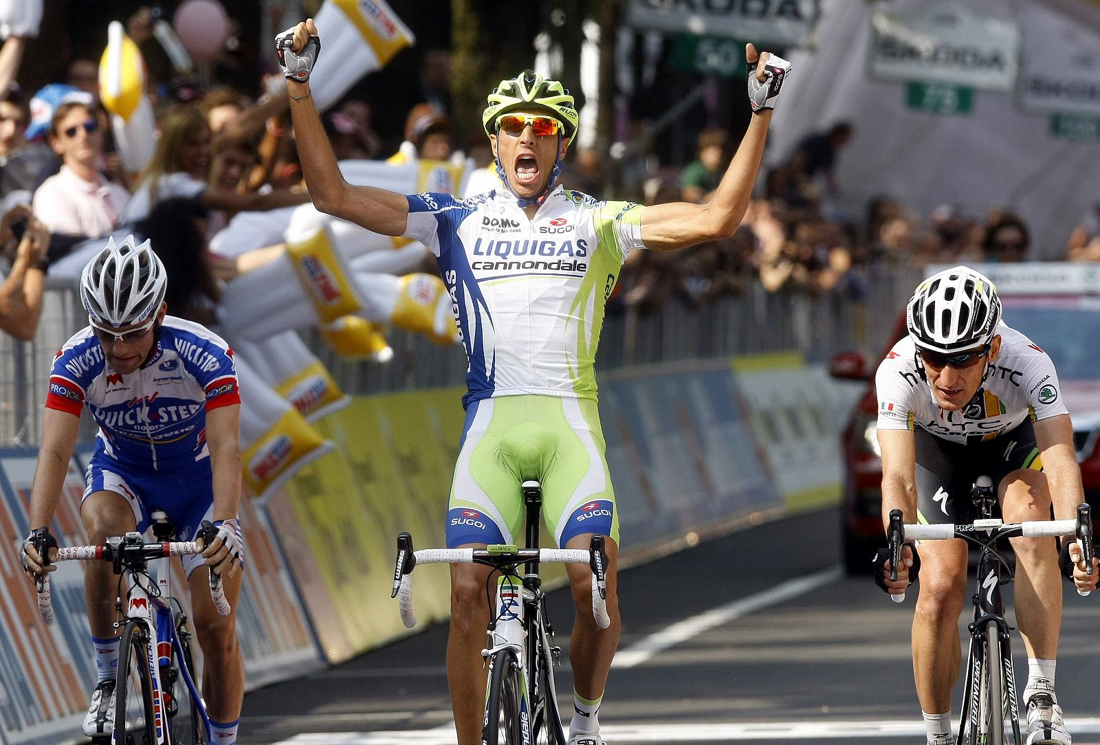 Liquigas rider Capecchi celebrates as he wins the 18th stage of the Giro d'Italia cycling race from Morbegno to San Pellegrino Terme