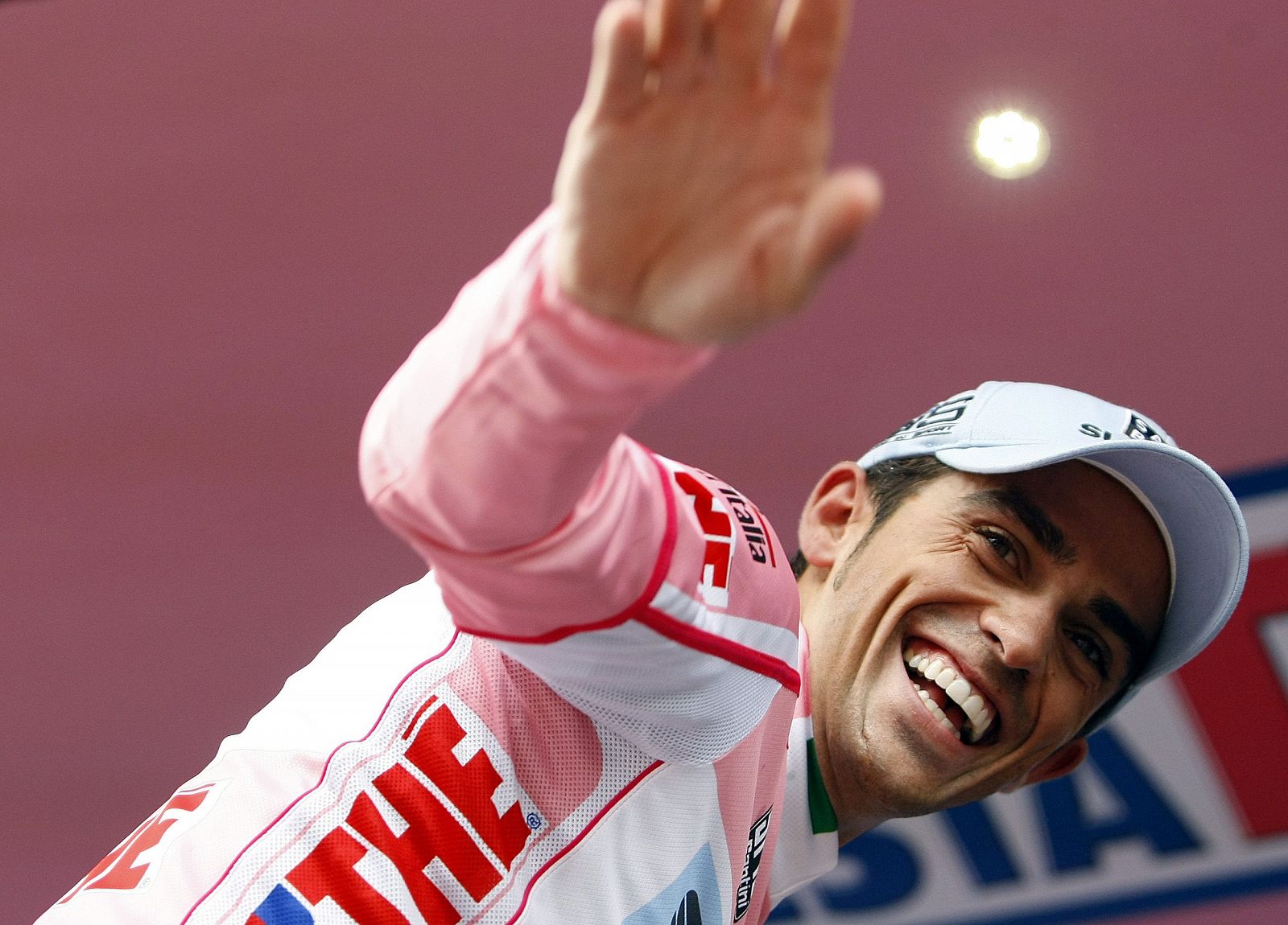 Alberto Contador con la 'maglia' rosa