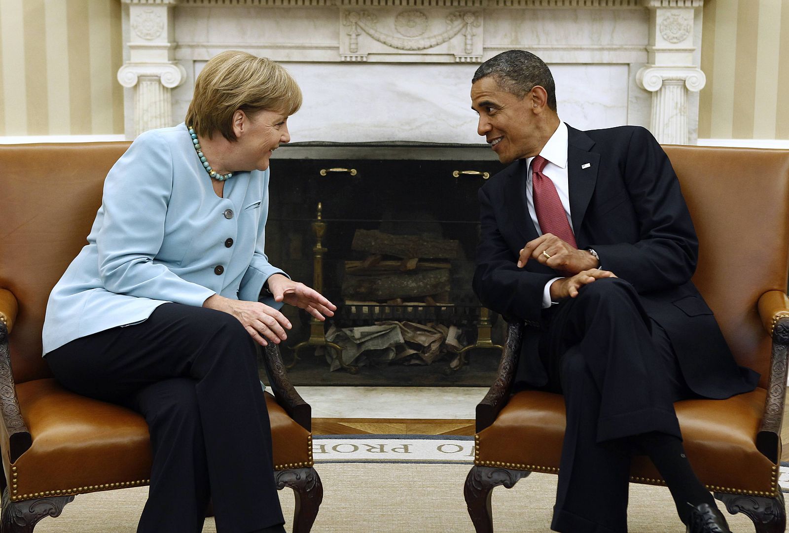 El presidente de EE.UU., Barack Obama, y la canciller alemana, Angela Merkel, se reúnen en el Despacho Oval de la Casa Blanca.