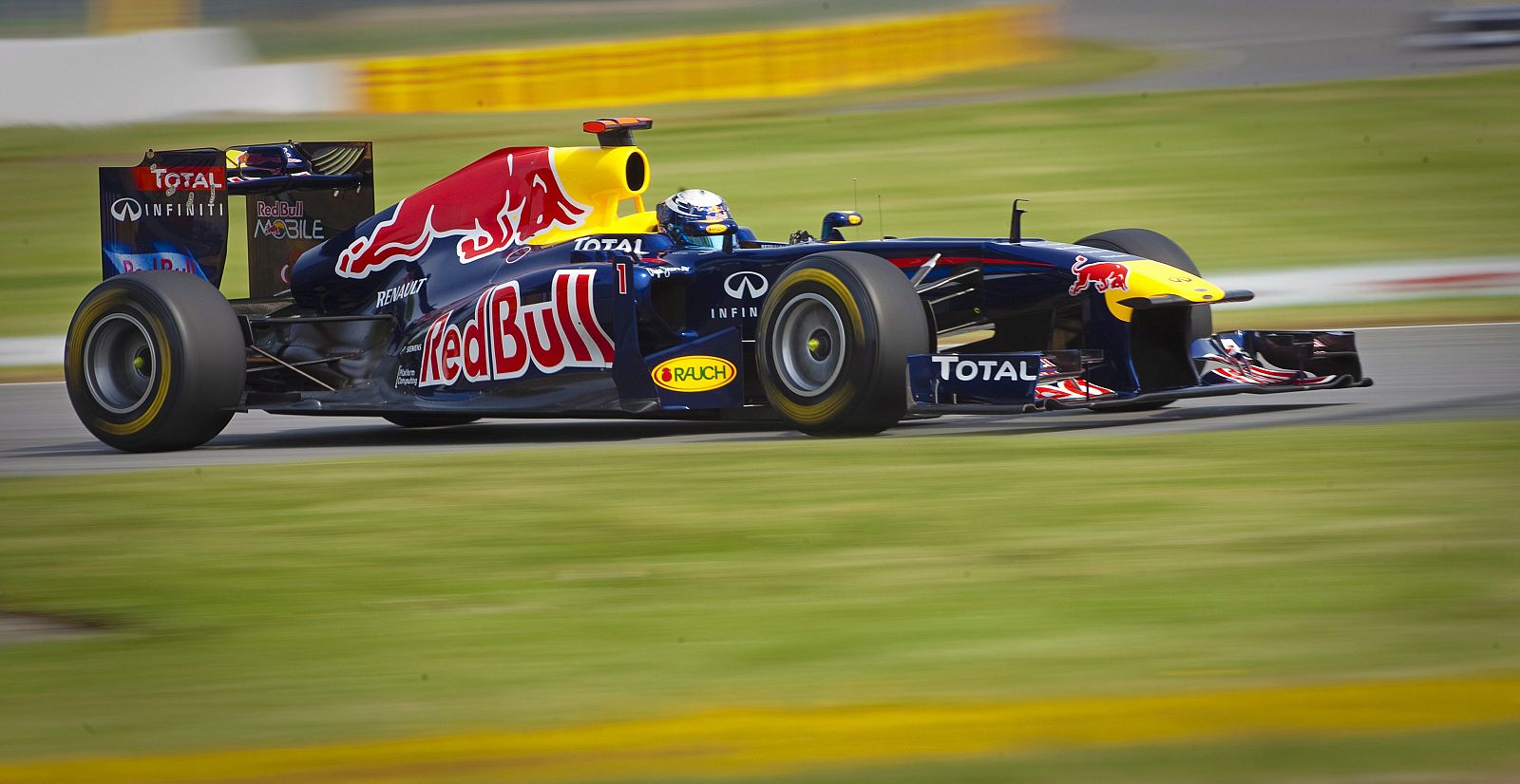 El piloto alemán Sebastian Vettel conduce su monoplaza durante la sesión de clasificación para el GP de Canadá.