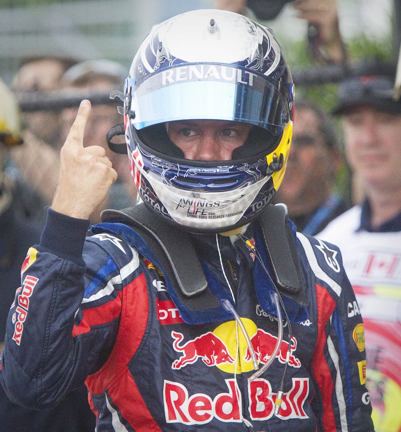 El piloto alemán Sebastian Vettel, de Red Bull, celebra la consecución de la 'pole'.