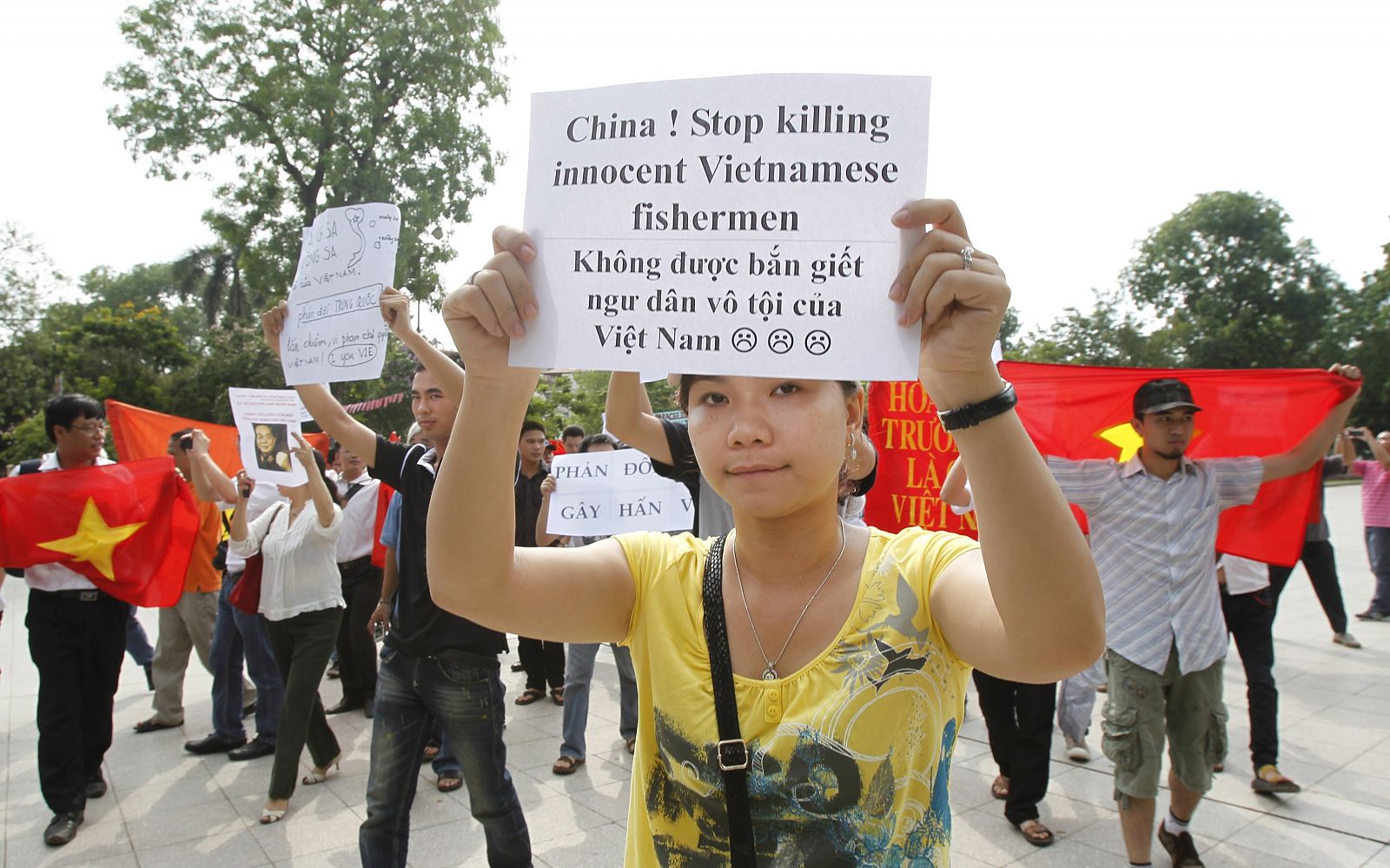 Una vietnamita protestas contra China