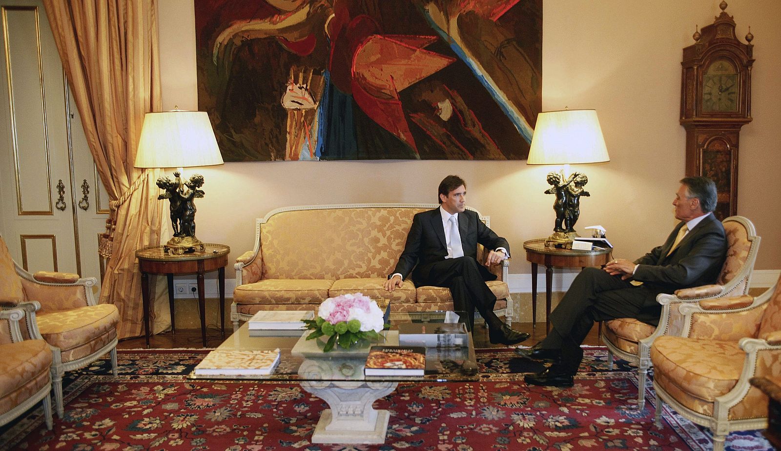 Pedro Passos Coelho, durante su reunión con el presidente luso, Anibal Cavaco Silva, en el Palacio de Belem de Lisboa