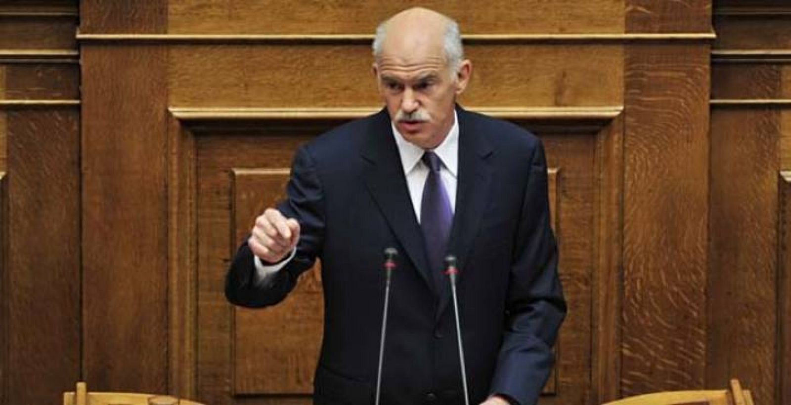 El primer ministro griego, Yorgos Papandreu, en el Parlamento de Atenas.