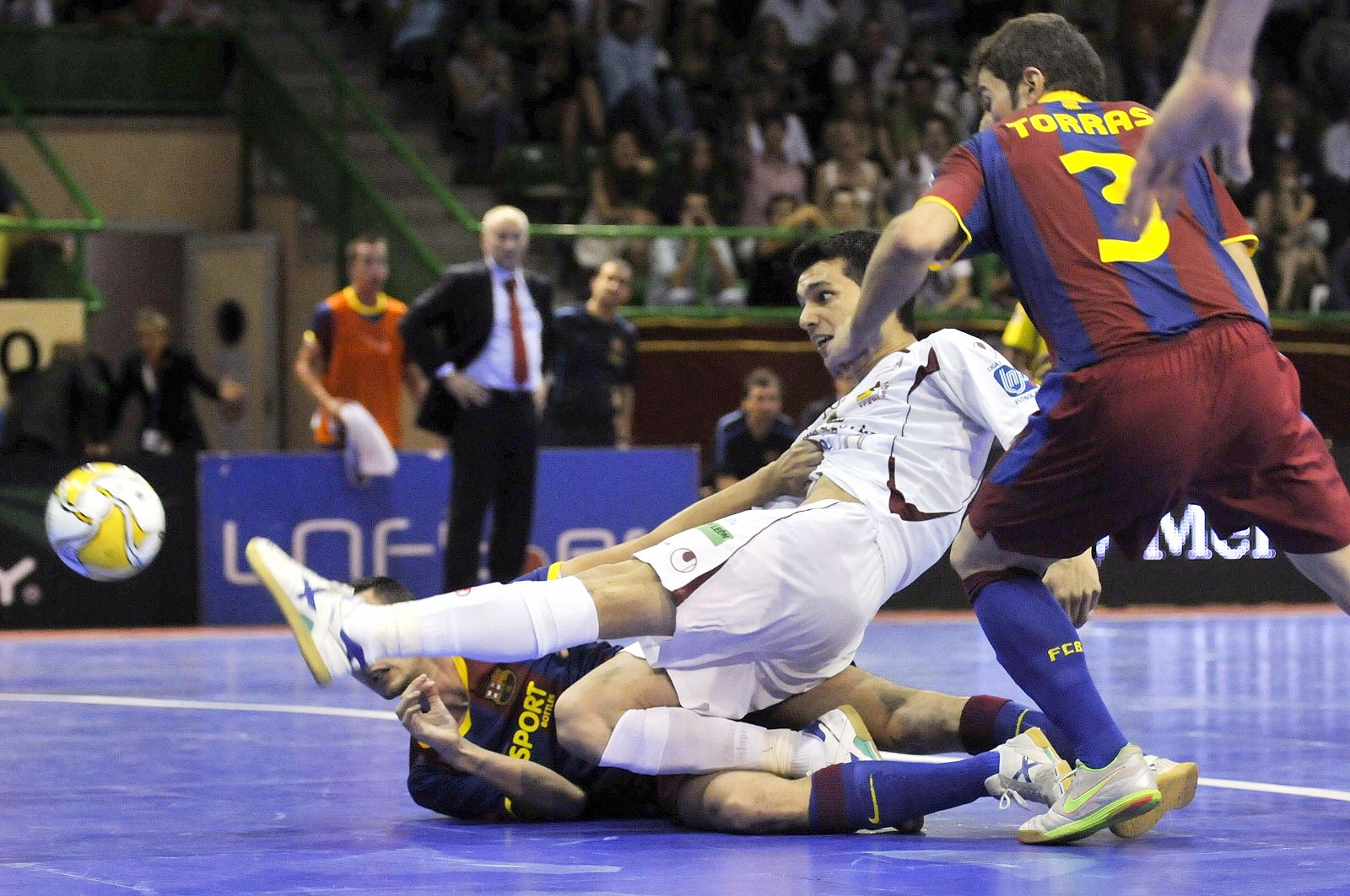 El Caja Segovia ha ganado al Barcelona y fuerza así el quinto y definitivo partido de la final de fútbol sala.