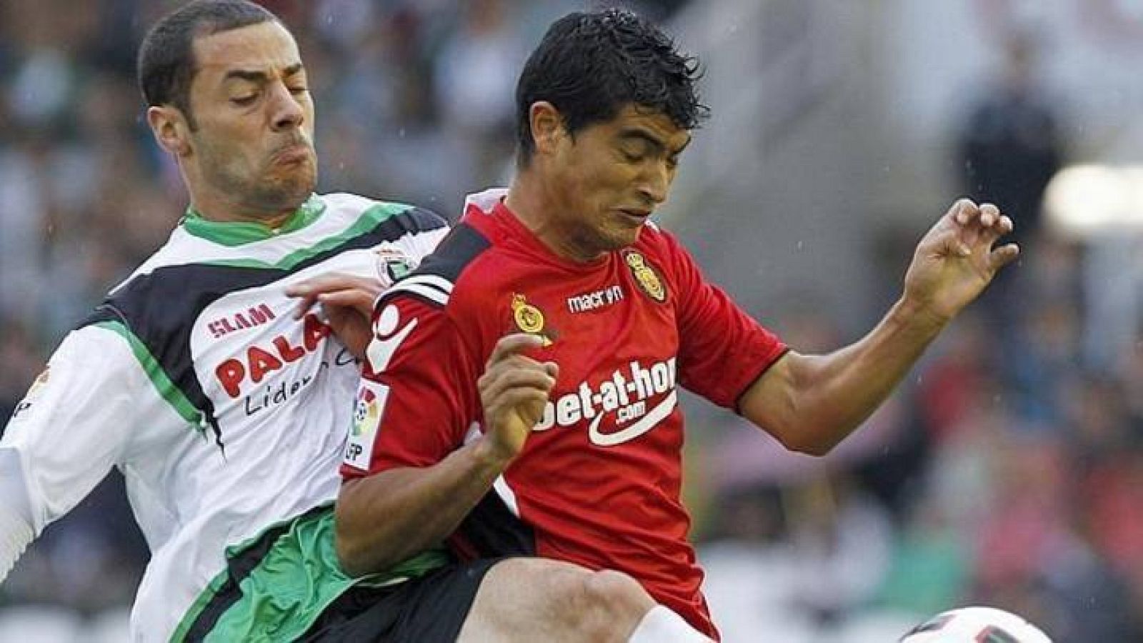 El nuevo fichaje del Getafe, el centrocampista Lacen, durante un partido con el Racing de Santander.