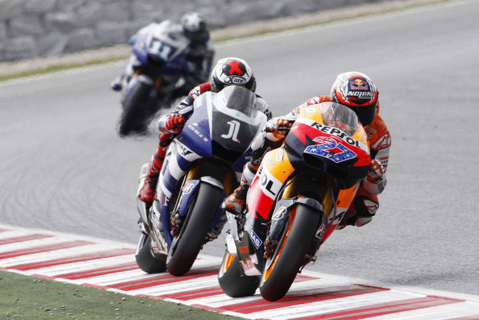 Casey Stoner saca 16 puntos de ventaja a Jorge Lorenzo, su más cercano perseguidor.