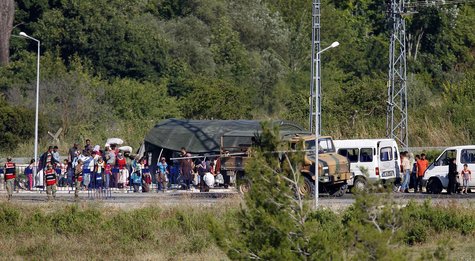 Refugiados sirios en Turquía antes de ser trasladados a un campo en la ciudad de Guvecci