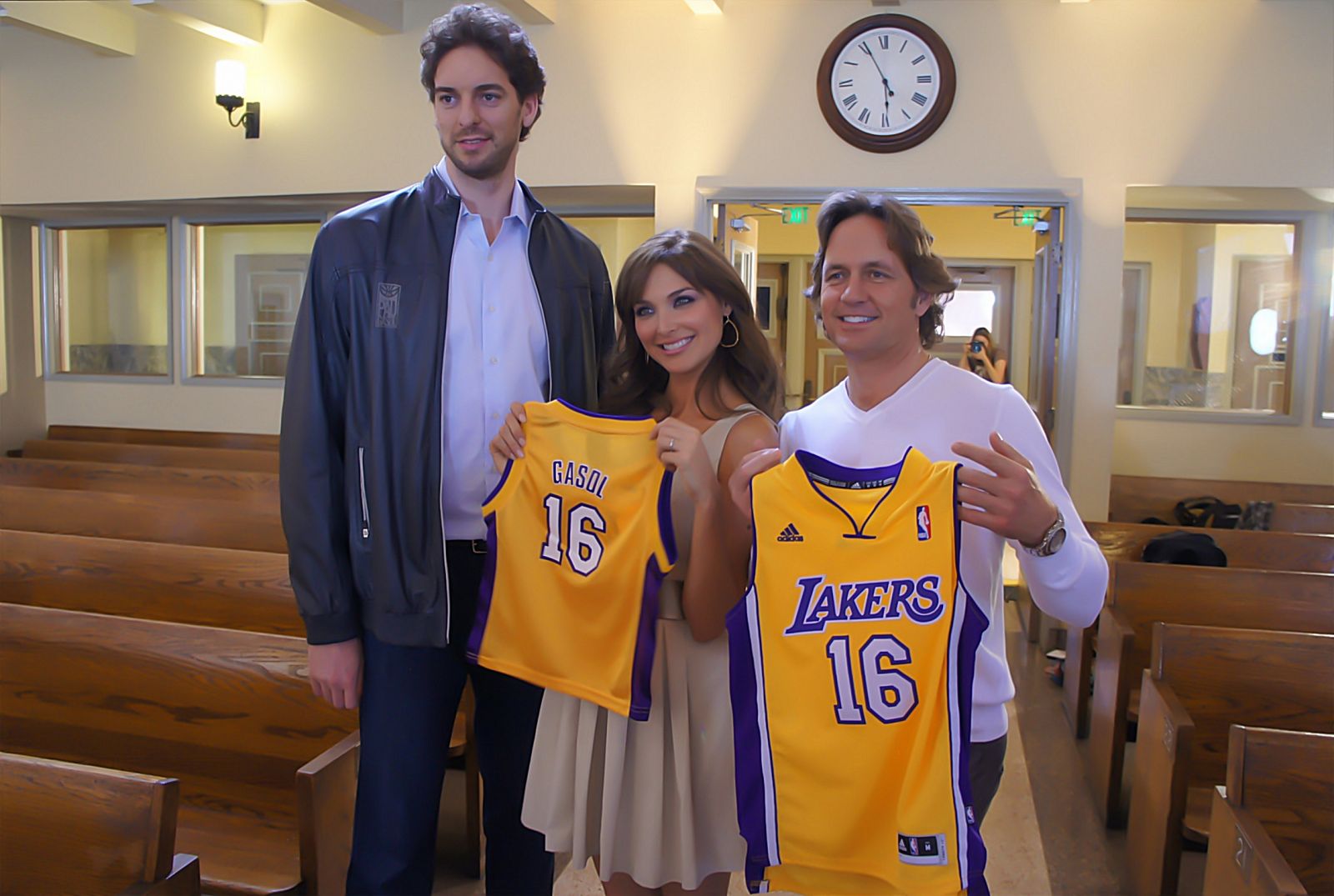 Pau Gasol, junto a Blanca Soto y Guy Ecker, protagonistas de 'Eva Luna'