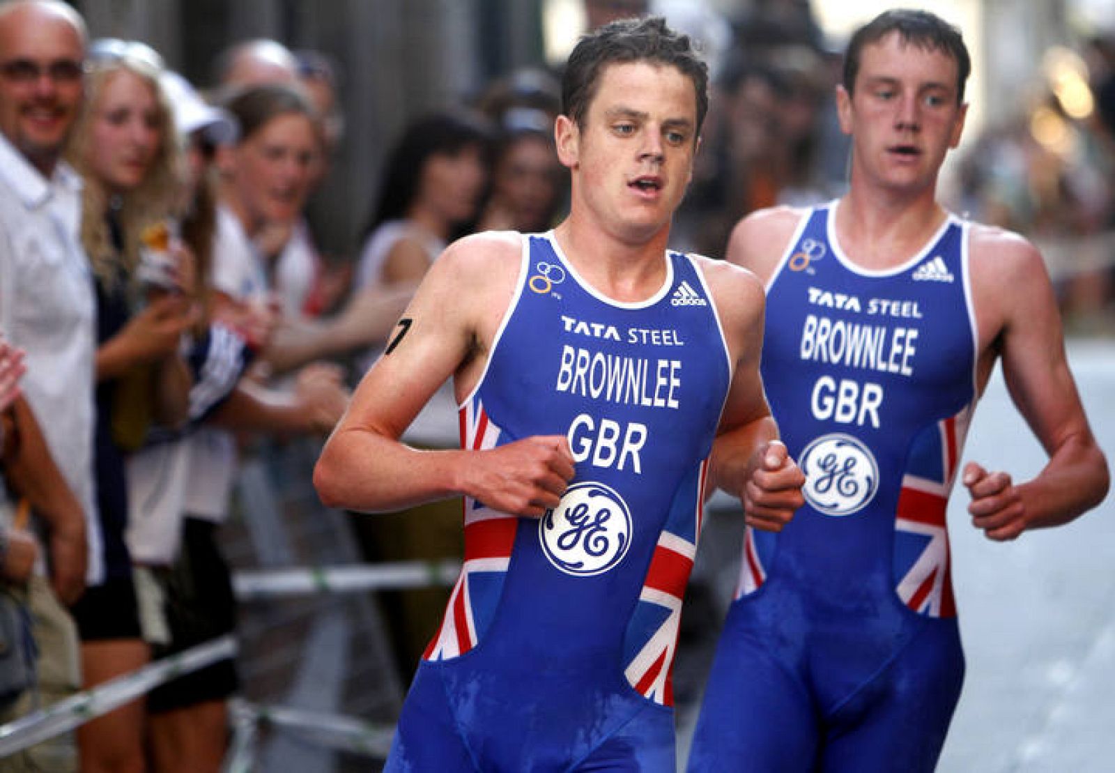 Los hermanos Brownlee, durante la prueba de triatlón de Pontevedra