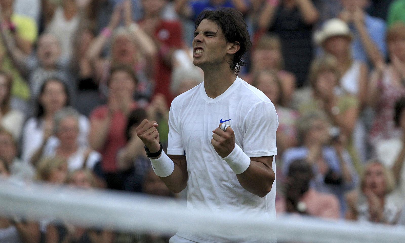 Nadal celebra su victoria ante Del Potro en octavos de final de Wimbledon.