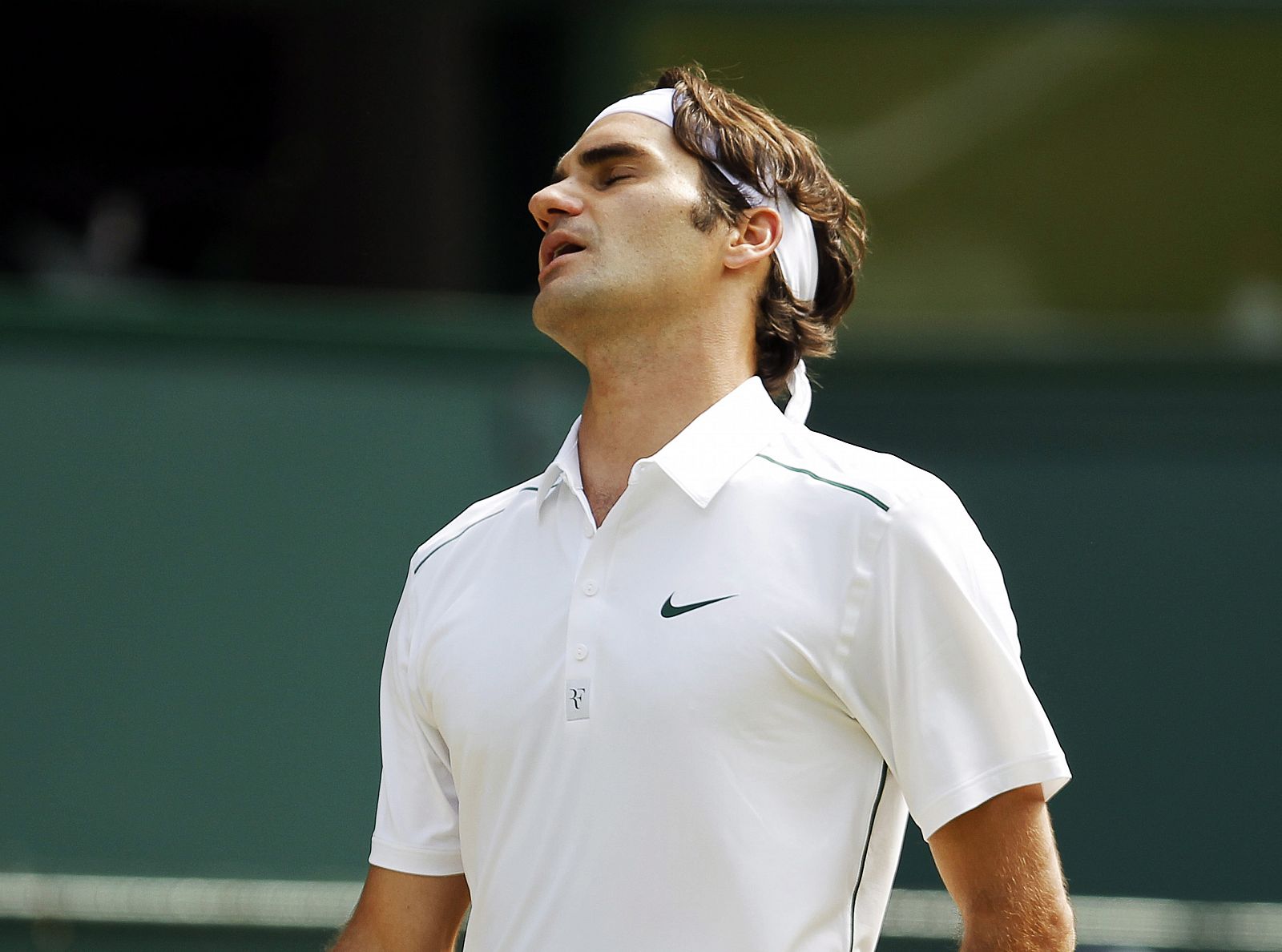 El tenista suizo Roger Federer se lamenta tras perder un punto frente al francés Jo-Wilfried Tsonga.