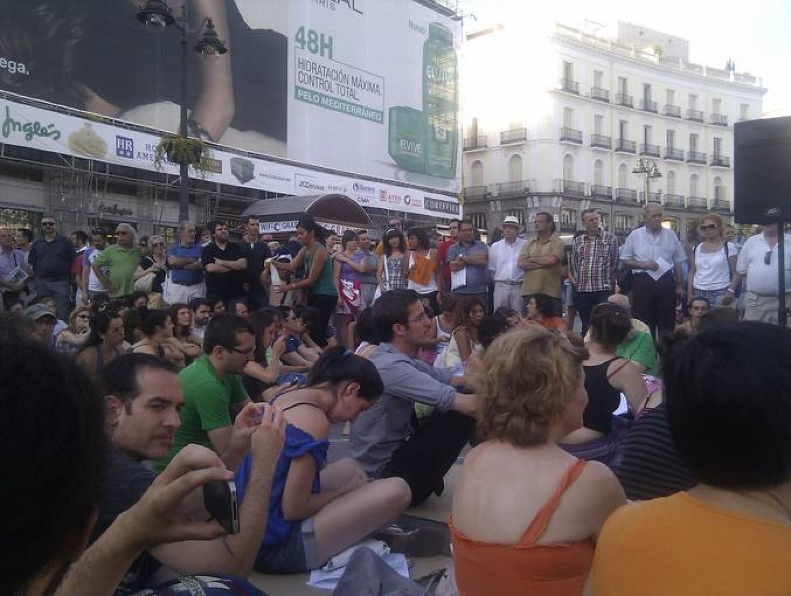 Los ciudadanos del 15M debaten sobre economía