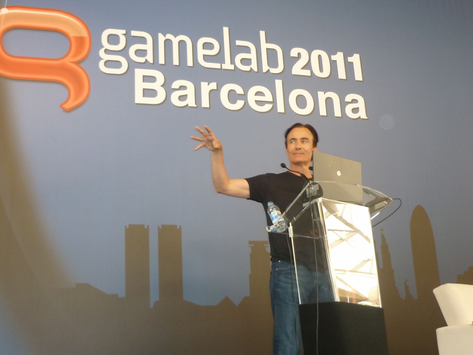 Trip Hawkins durante su conferencia en el Gamelab 2011 donde ha defendido el navegador como plataforma universal de videojuegos