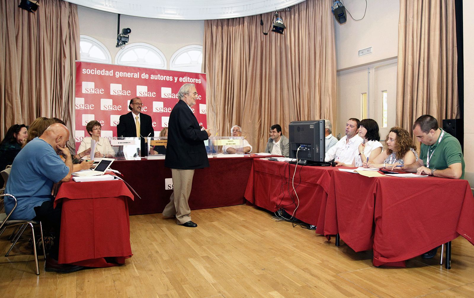 Fofo facilitada por la SGAE que muestra un momento de la jornada para elegir a la Junta Directiva