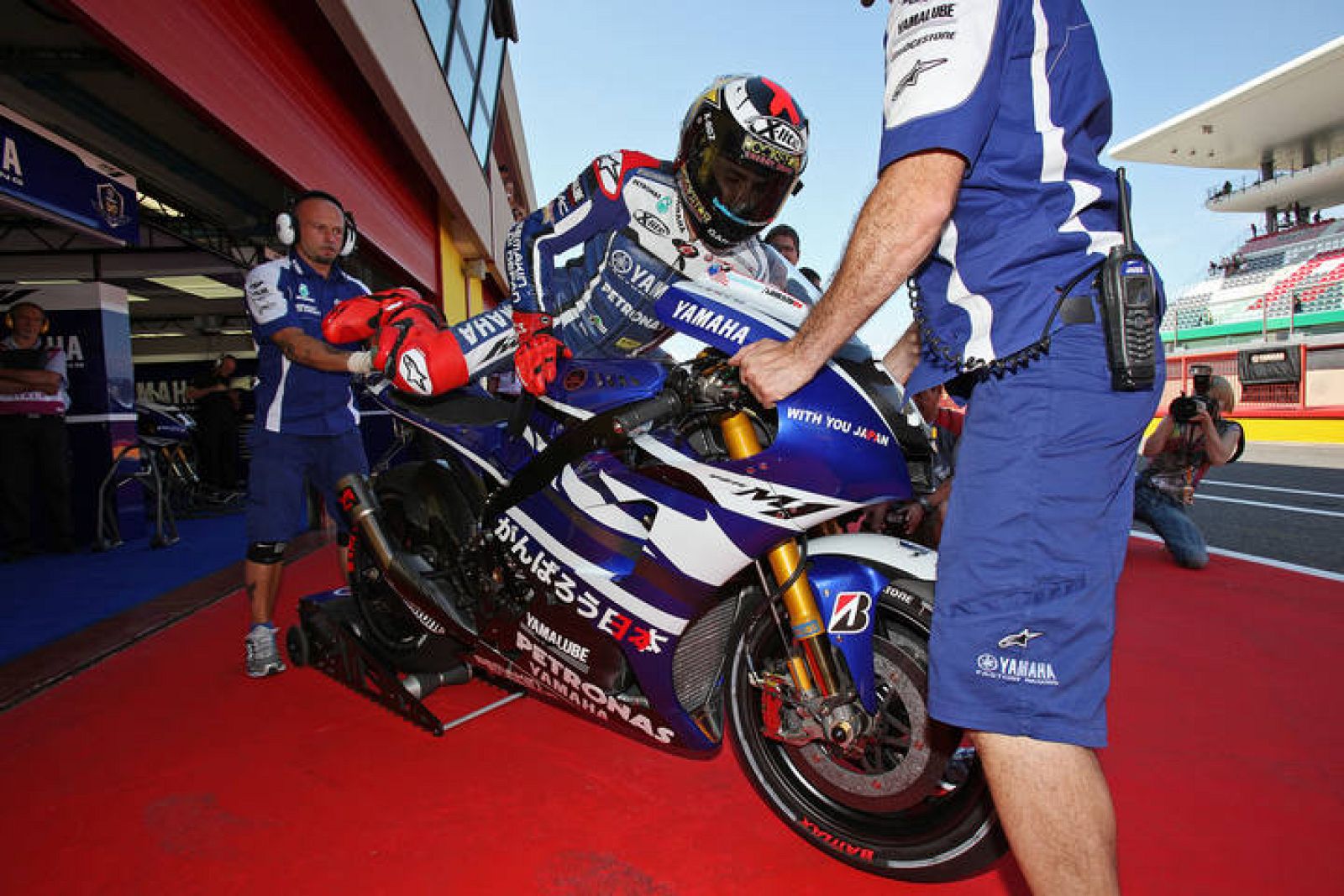 Jorge Lorenzo sigue con piezas del año pasado en su moto.