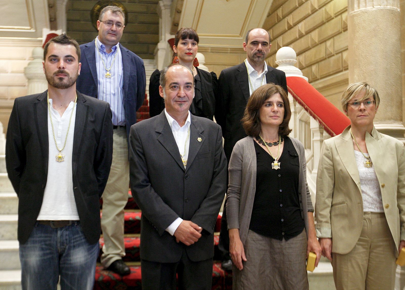 Garitano, segundo por la izquierda abajo, posa con su nuevo gobierno de Bildu en la Diputación de Guipúzcoa