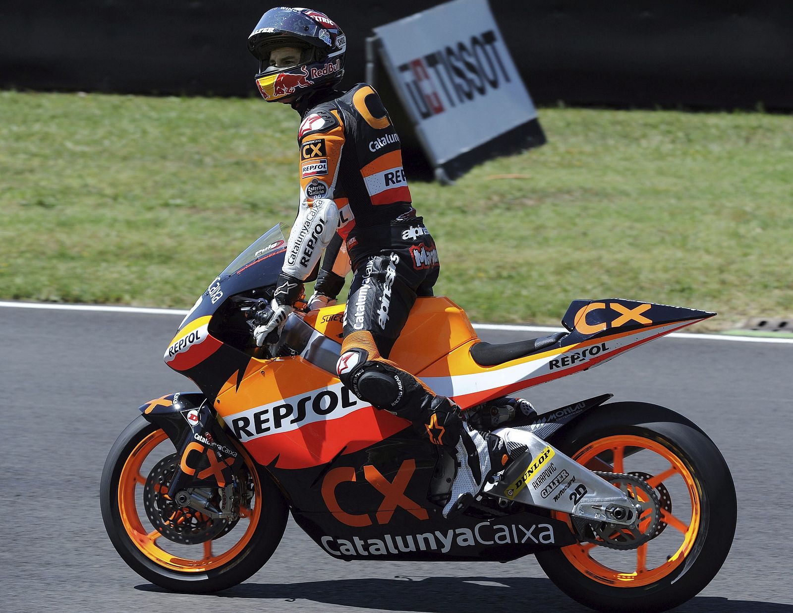 El piloto español Marc Márquez celebra su victoria en la carrera de Moto2.