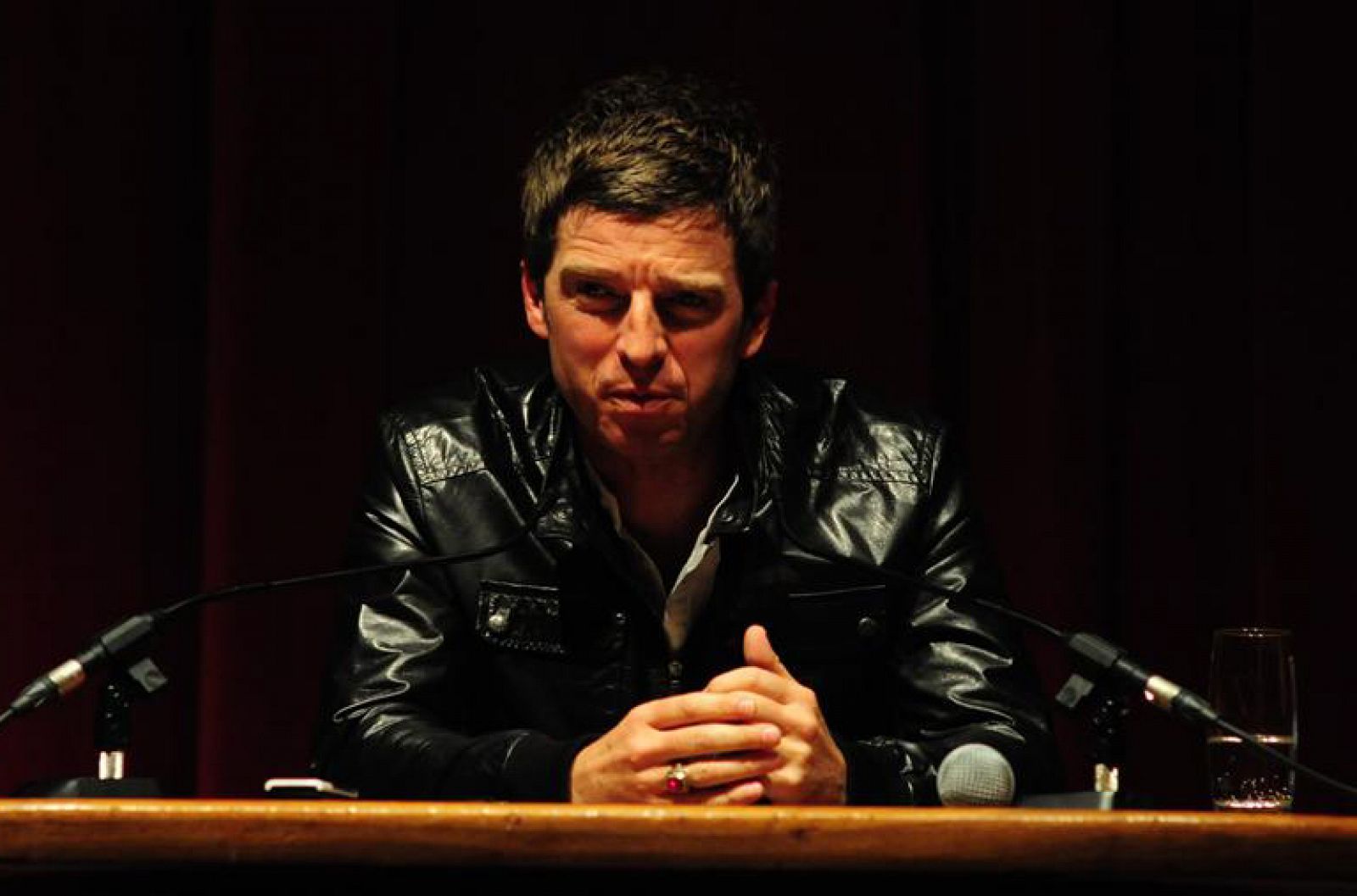 Noel Gallagher en la rueda de prensa de presentación de su primer disco en solitario.