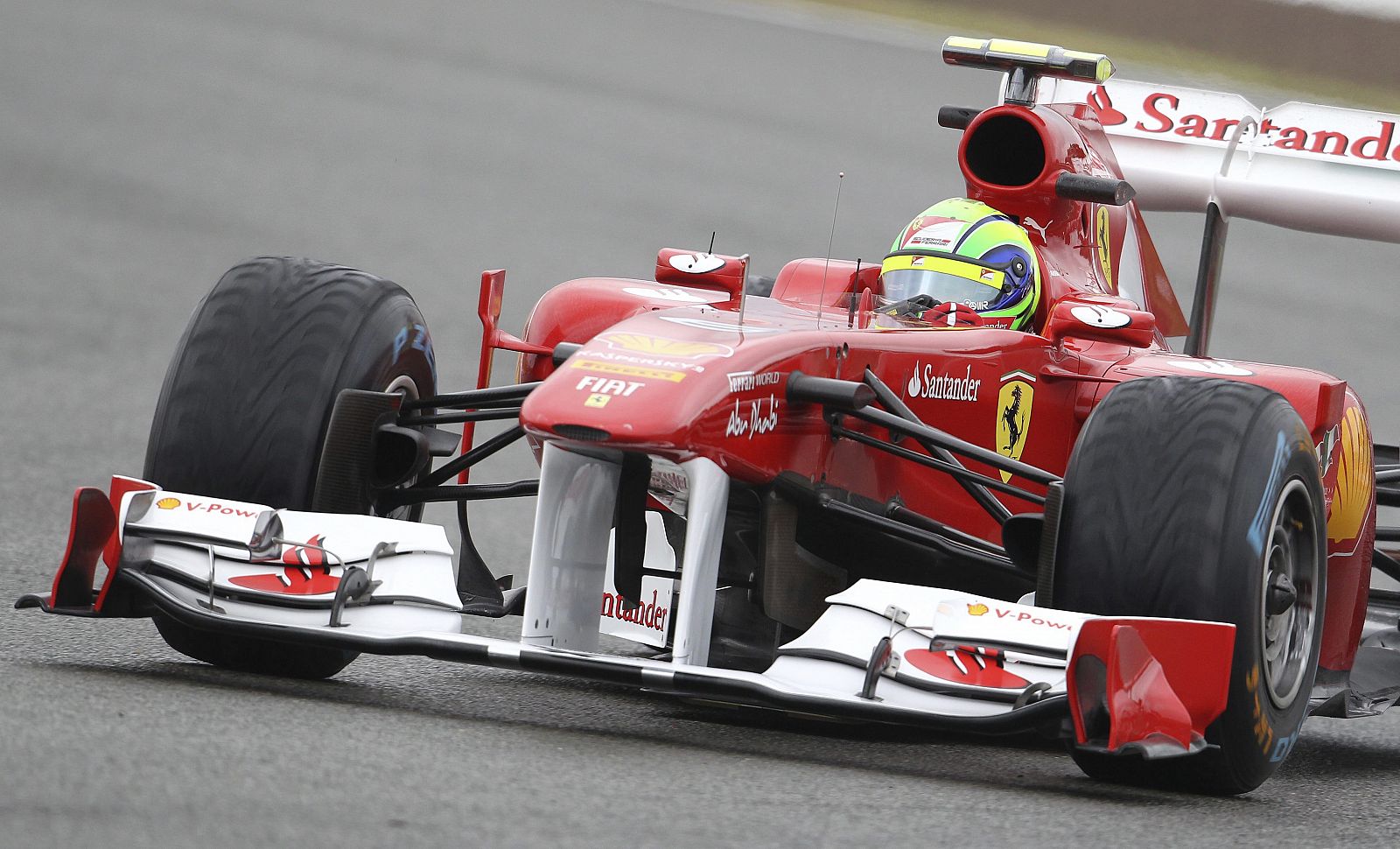 El piloto brasileño Felipe Massa, de la escudería Ferrari, ha sido el más rápido en los segundos libres de Silverstone.