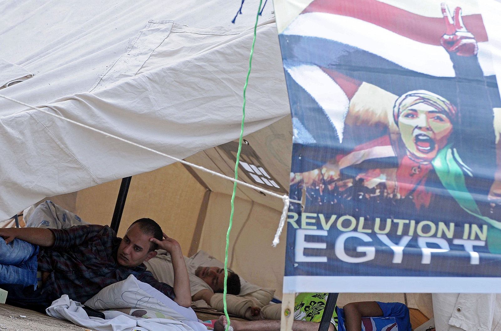 Manifestantes egipcios acampando en la plaza Tahrir, en el Cairo.