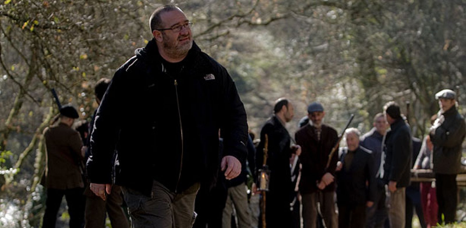 Juan Martínez Moreno, director de 'Lobos de Arga' durante el rodaje de la película