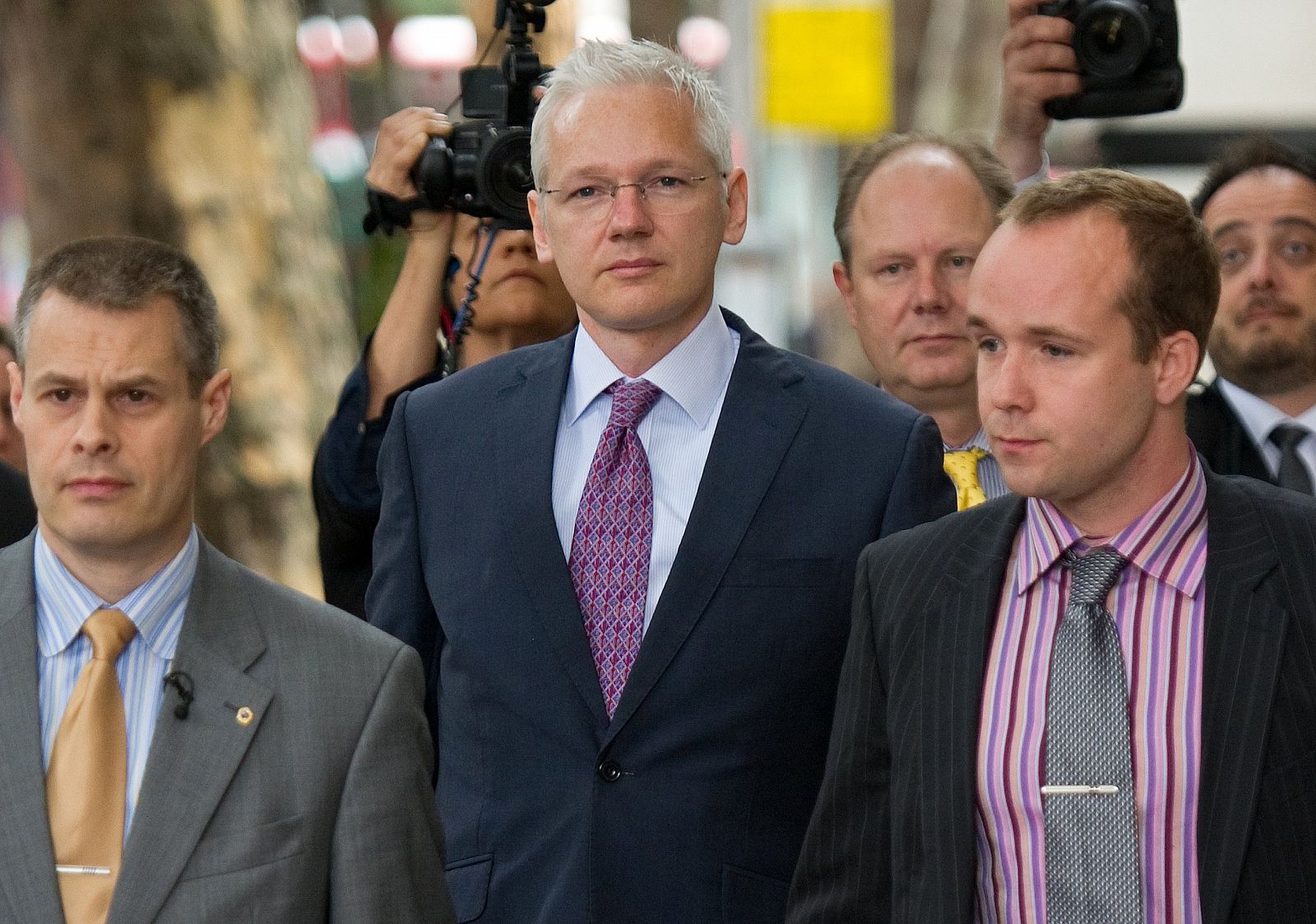 Assange, a su entrada en el tribunal en la segunda sesión de su apelación.