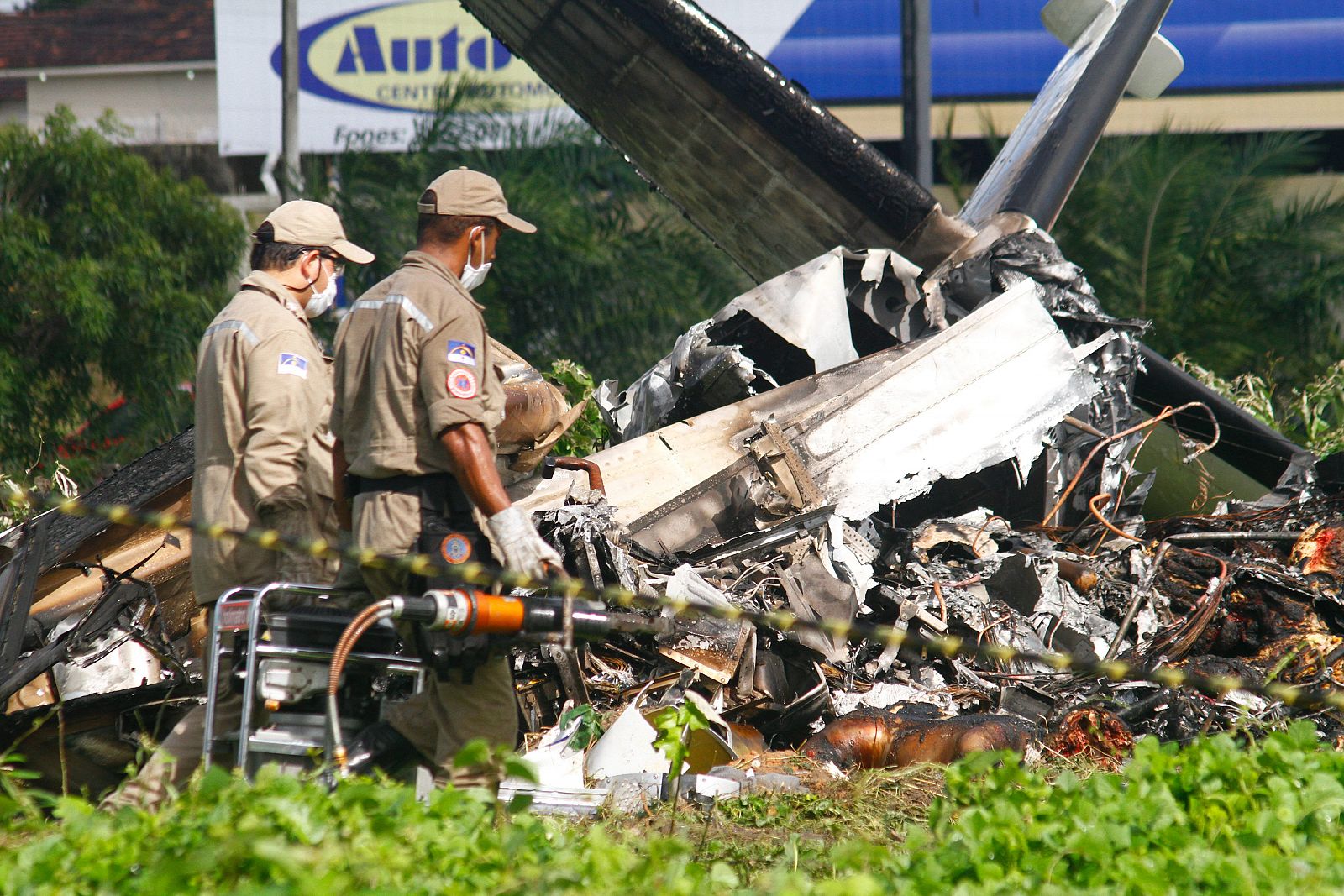 Dieciséis muertos al estrellarse un pequeño avión en el nordeste brasileño