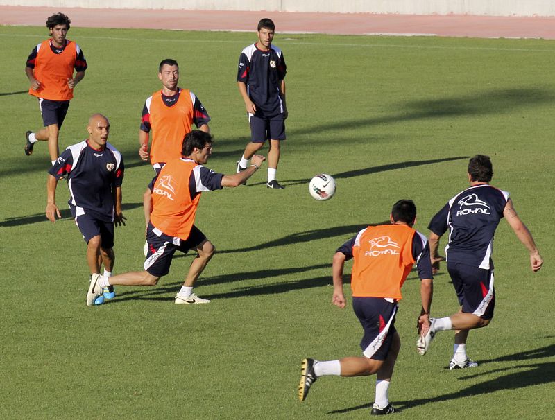 LOS JUGADORES COBRAN Y CONTINÚAN CON EL PLAN DE ENTRENAMIENTOS