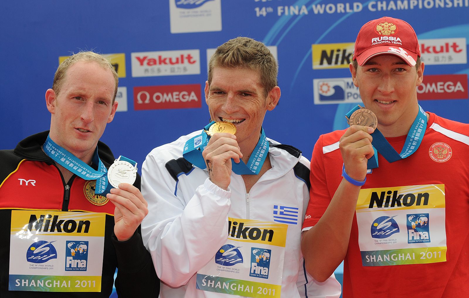 El griego Gianniotis, el alemán Thomas Lurz y el ruso Sergey Bolshakov celebran sus respectivas victorias