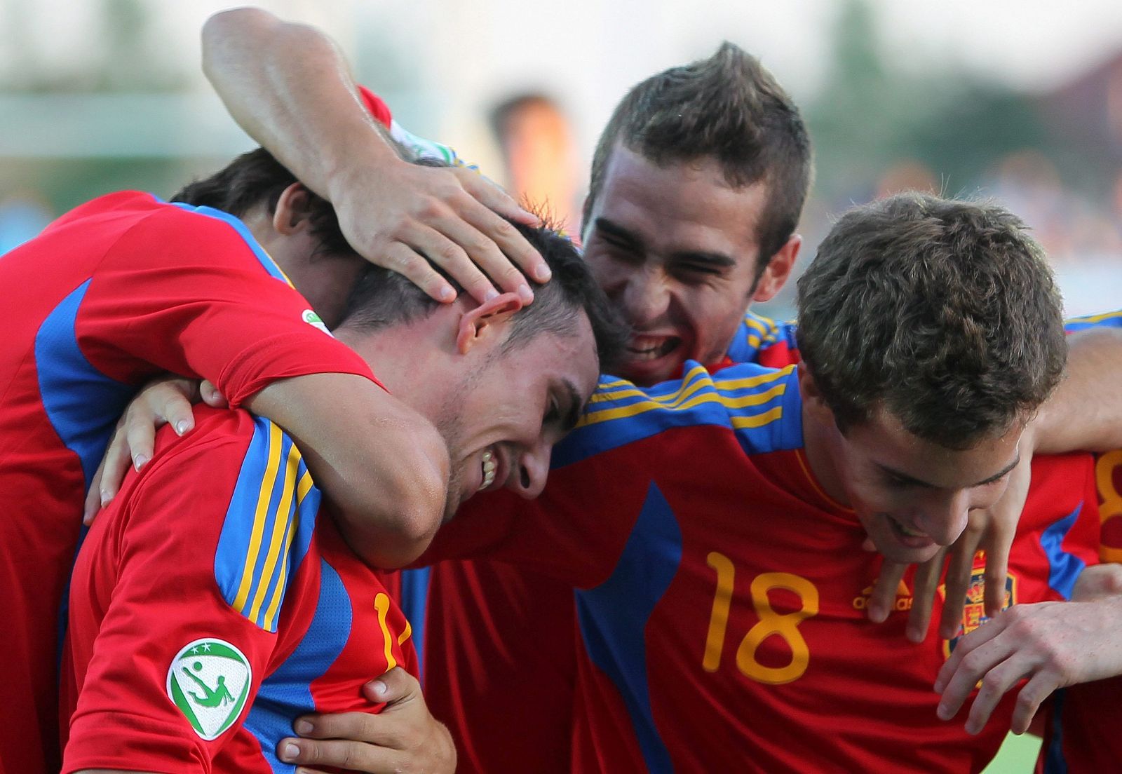 Los jugadores de la selección española sub'19 celebran el gol conseguido ante Bélgica.