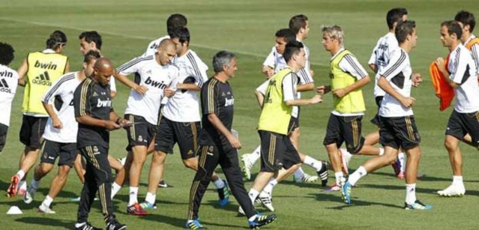 Mourinho dirige el primer entrenamiento en Valdebebas.