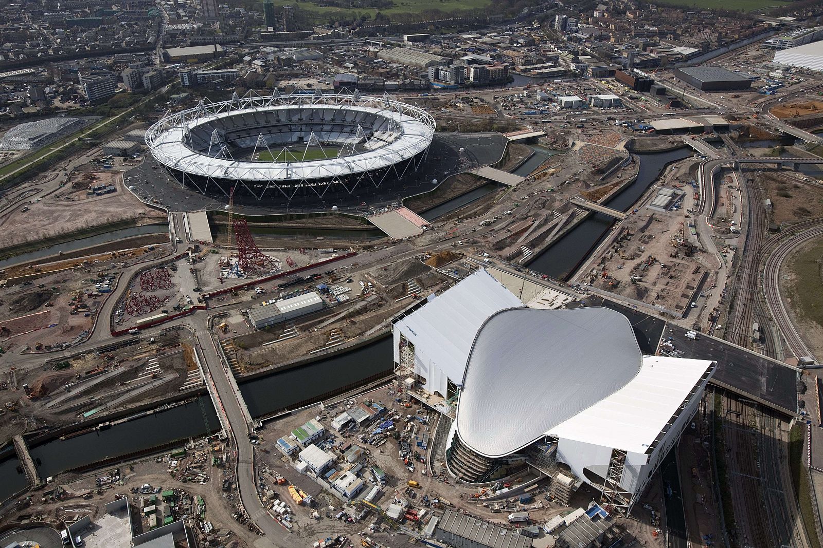 Vista aérea de parte de la ciudad olímpica de Londres, a un año de que den comienzo los Juegos Olímpicos de 2012