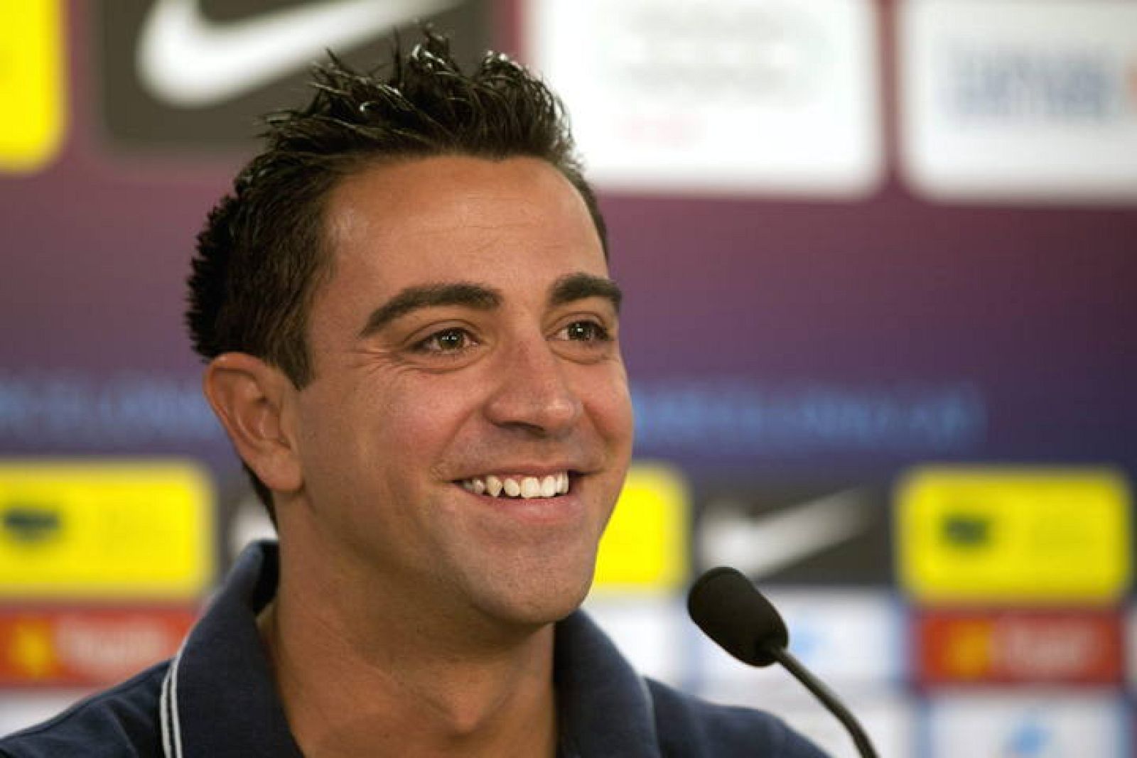 El centrocampista del FC Barcelona Xavi Hernández durante una rueda de prensa.