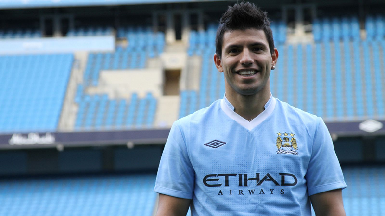 Sergio Agüero ya viste de celeste, el color de su nuevo equipo, el Manchester City.