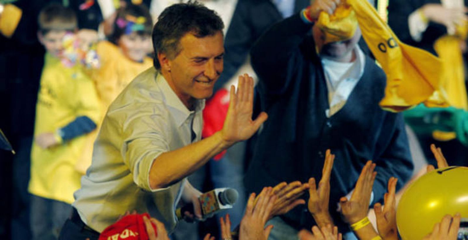 El alcalde de Buenos Aires, Mauricio Macri celebra su reelección este domingo 31 de julio de 2011.