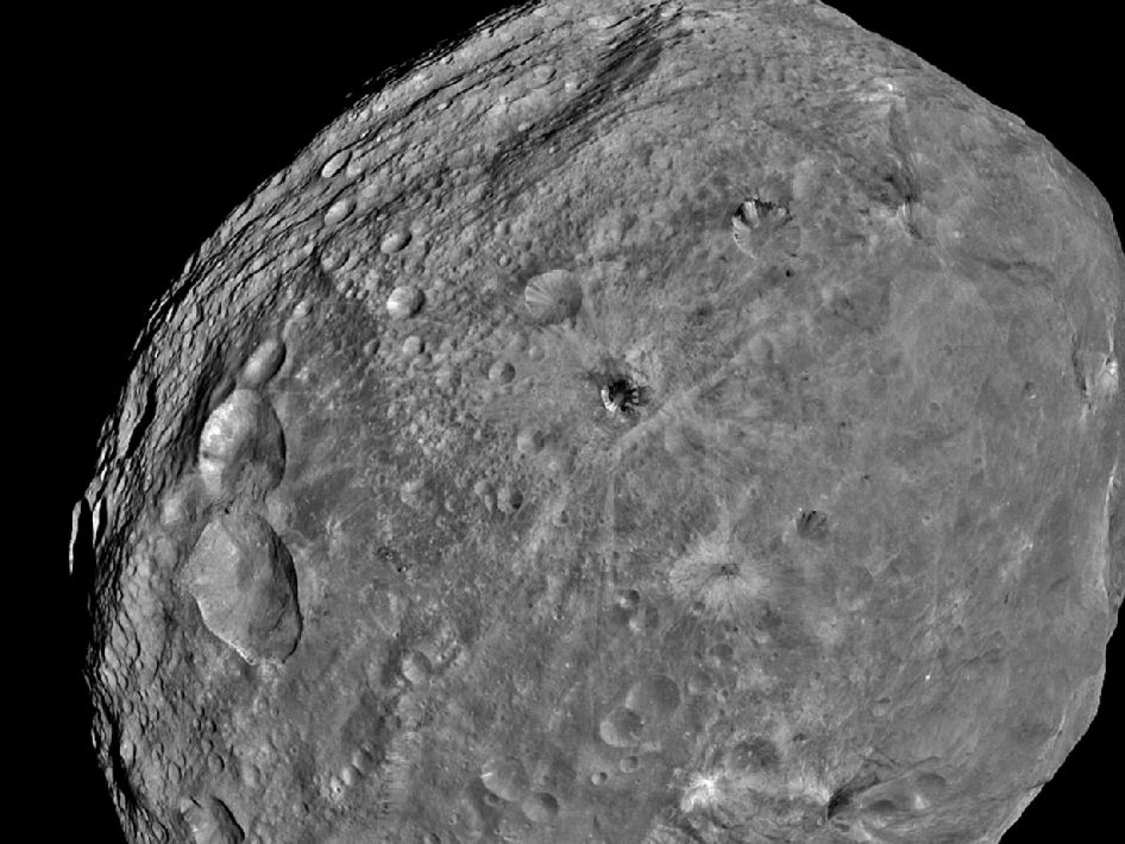 Dawn capta la primera imagen en formato completo de Vesta