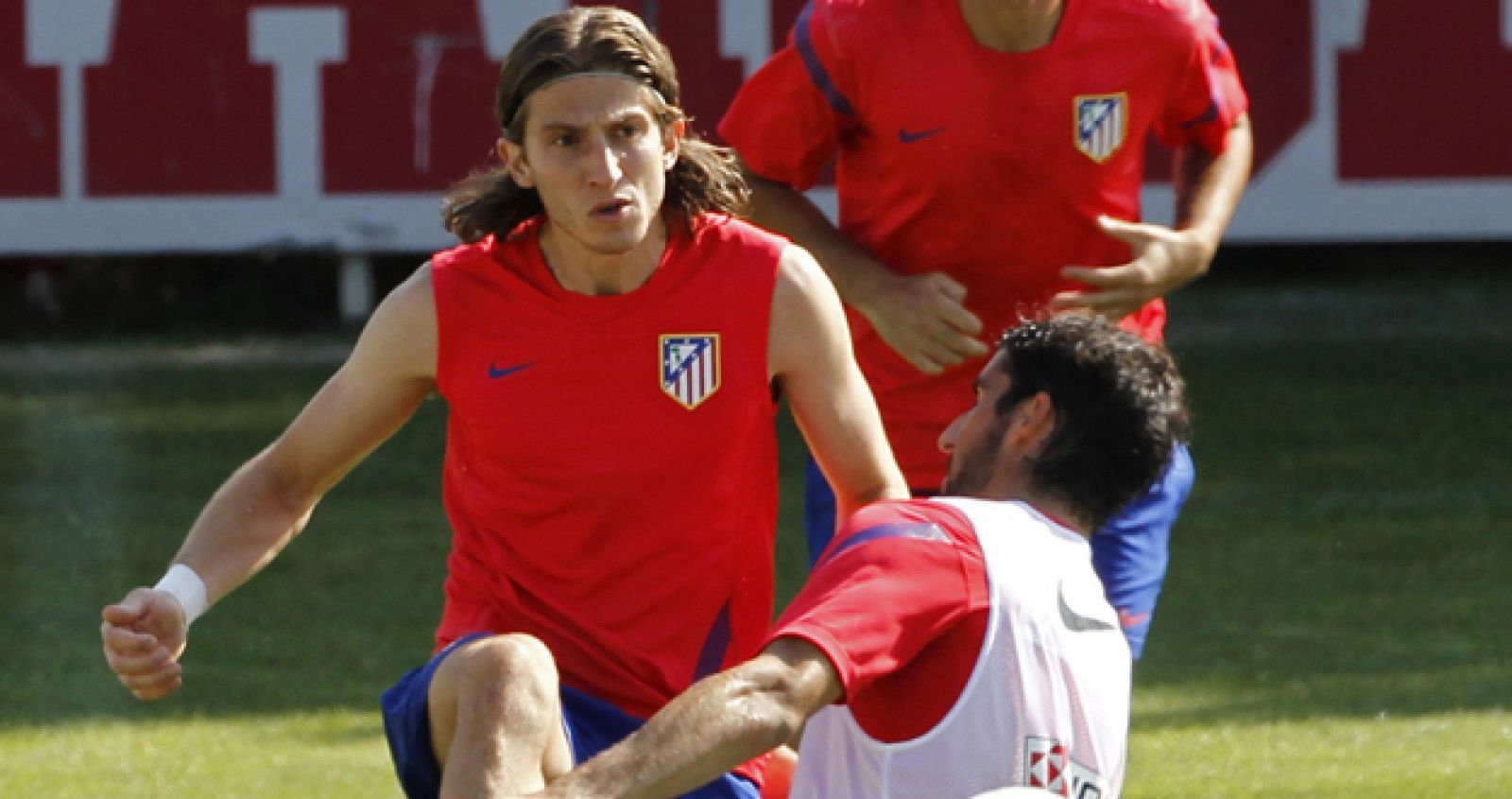 Filipe Luis durante el entrenamiento