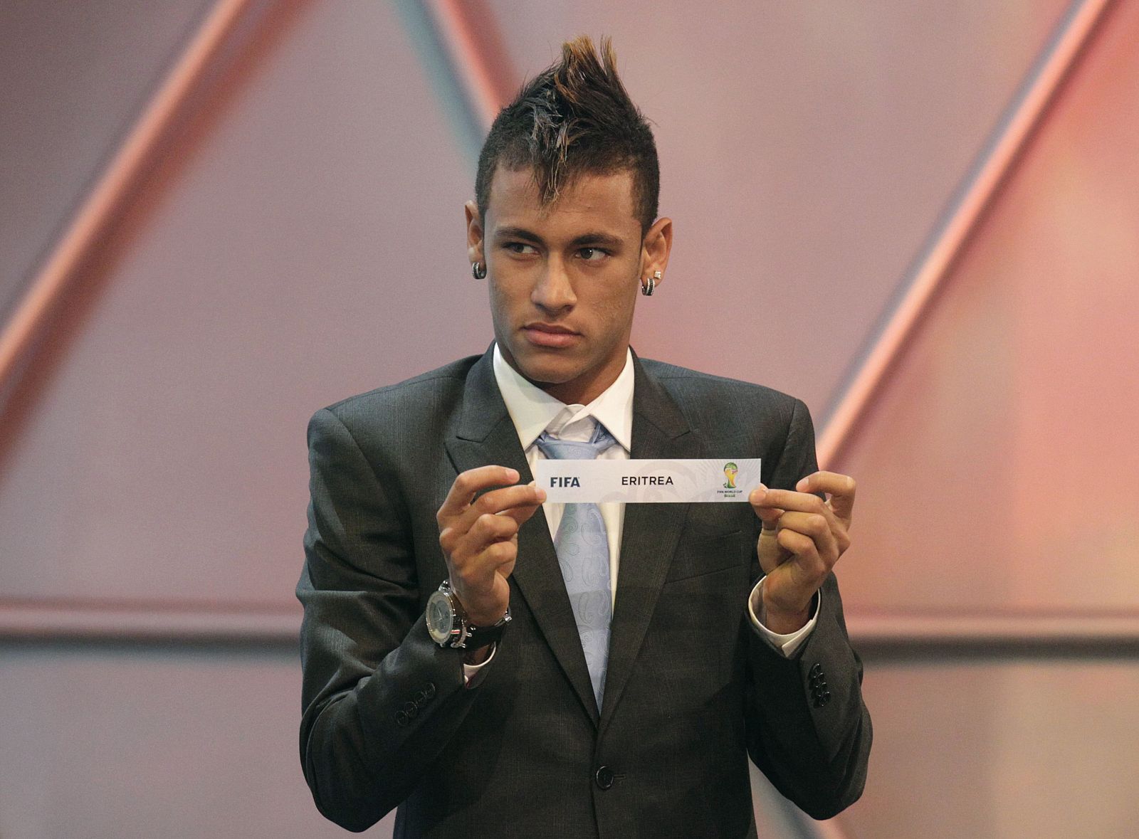 Neymar en el sorteo de la fase de clasificación para el Mundial 2014 en Brasil