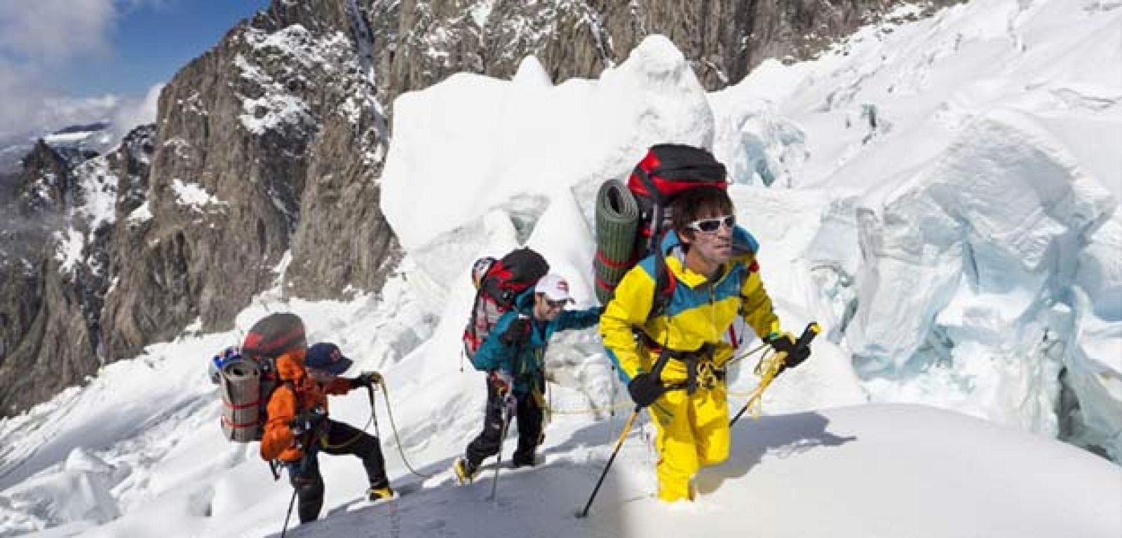 Iker y Eneko Pou y el italiano Barmasse durante la ascensión