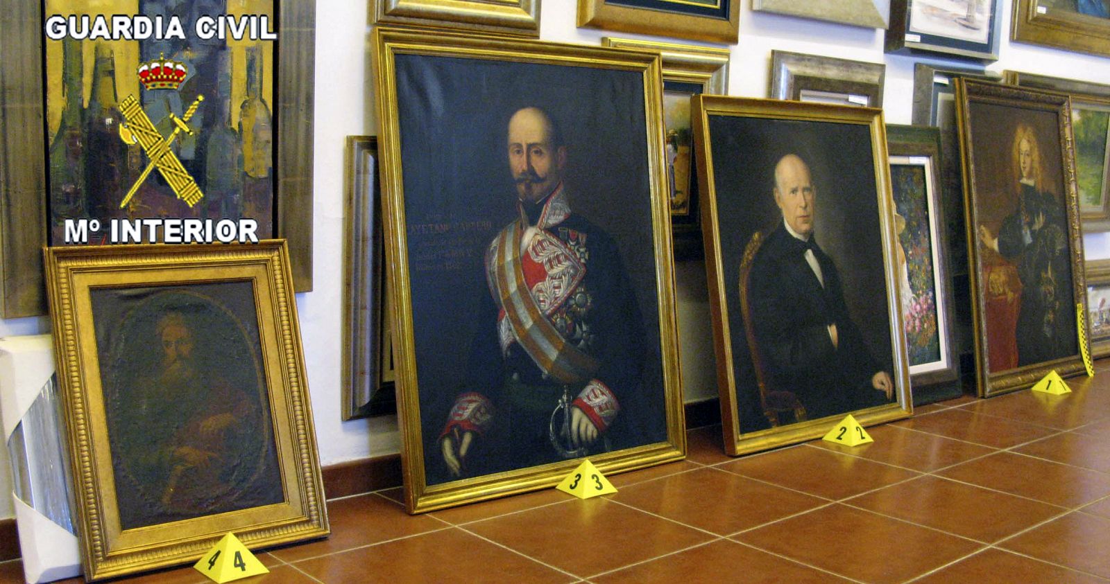 Siete retratos de José Méndez y Federico de Madrazo  han sido recuperados por la Guardia Civil tras la detención de tres personas.