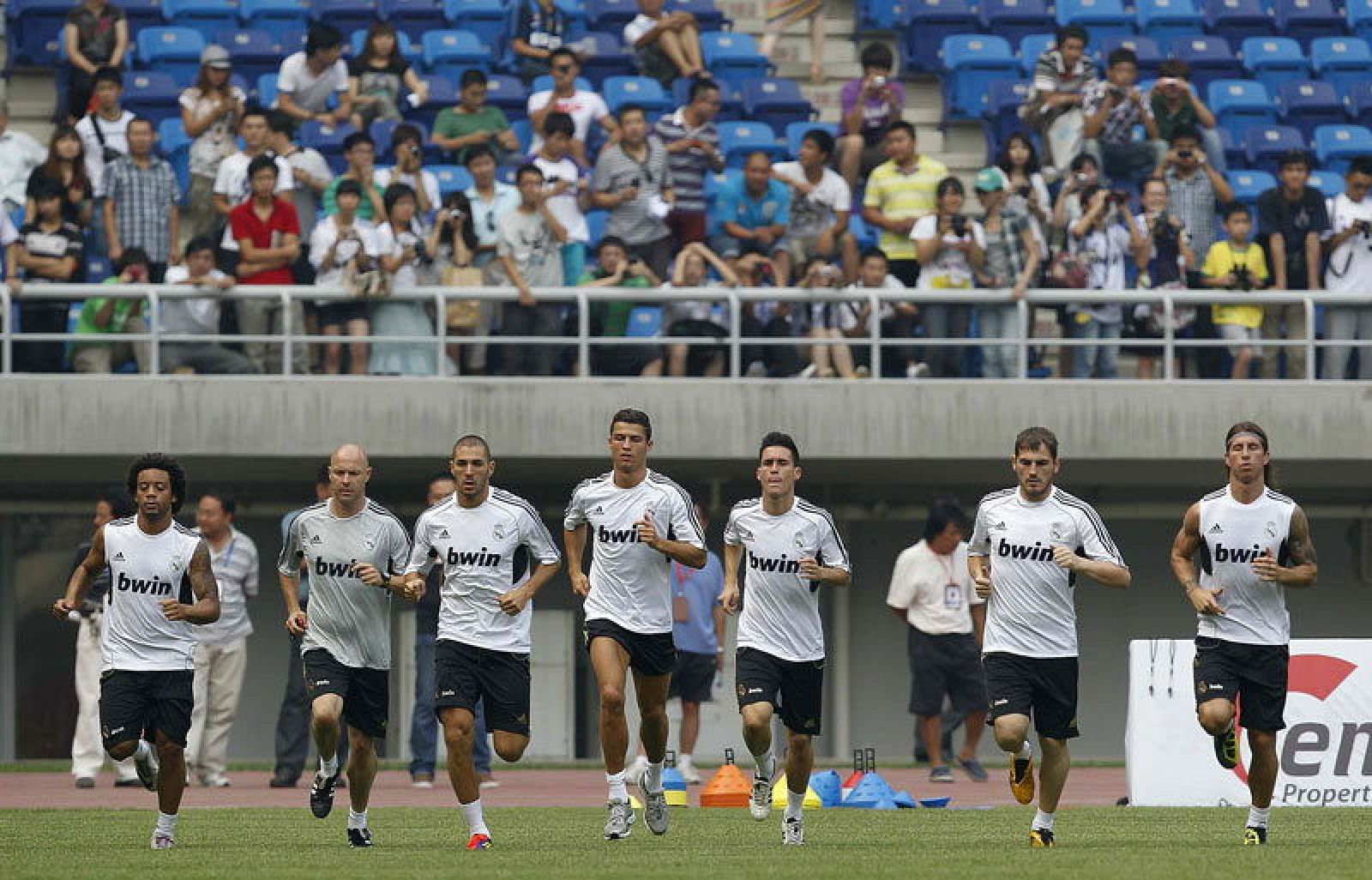 Jugadores dedurante el entrenamiento del Real Madrid durante un entrenamieno en el Tianjin Olympic Stadium, dentro de la gira por China