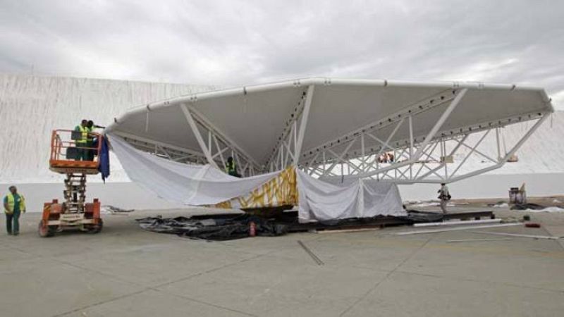"Arbol de la vida" en el aeródromo de Cuatro Vientos para la vigilia y la misa que oficiará Benedicto XVI para cerrar la JMJ