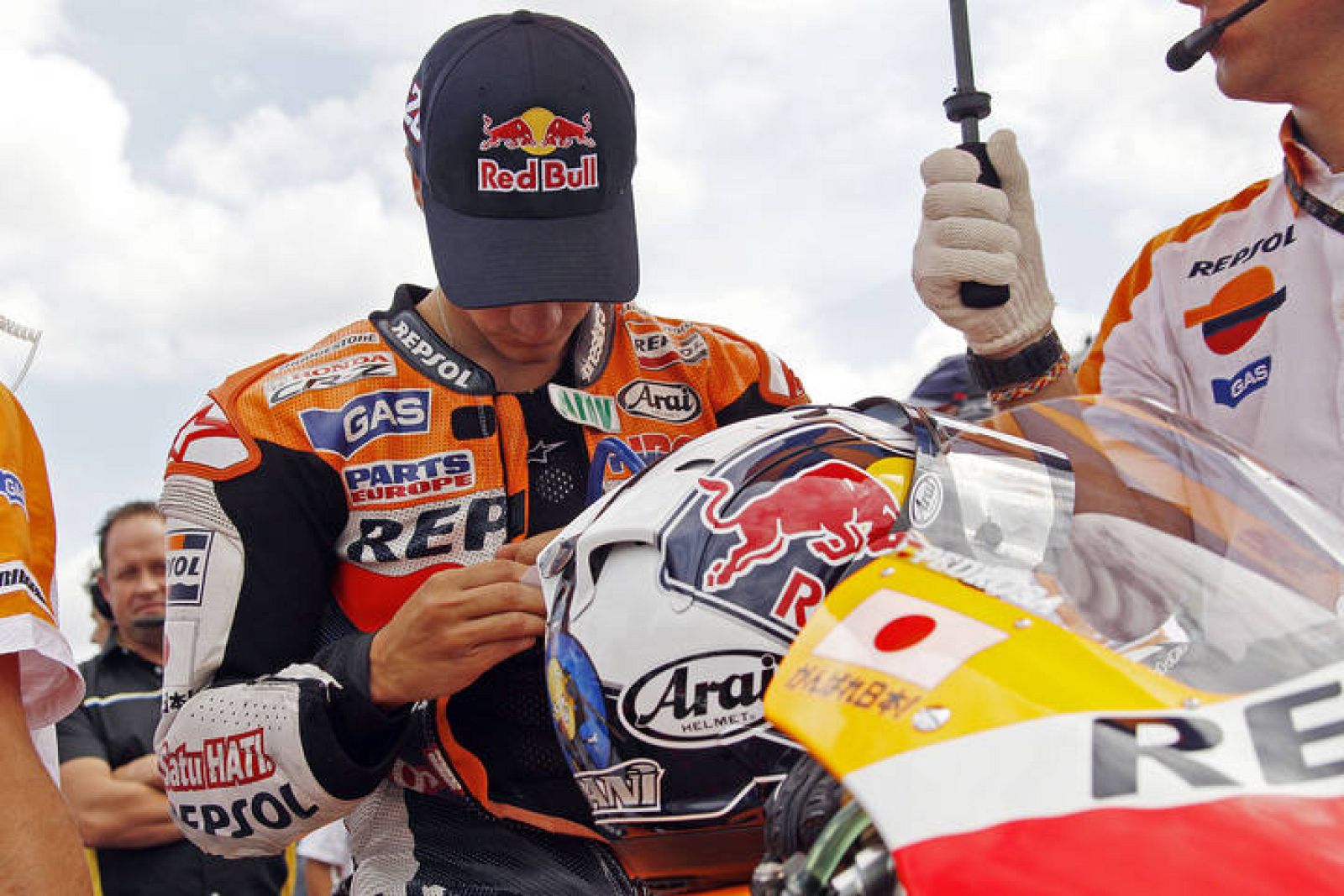 Dani Pedrosa, concentrado en la parrilla de salida.