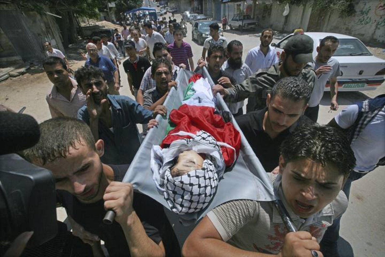 Funeral de un niño de 13 años muerto este viernes en un ataque israelí en Gaza.