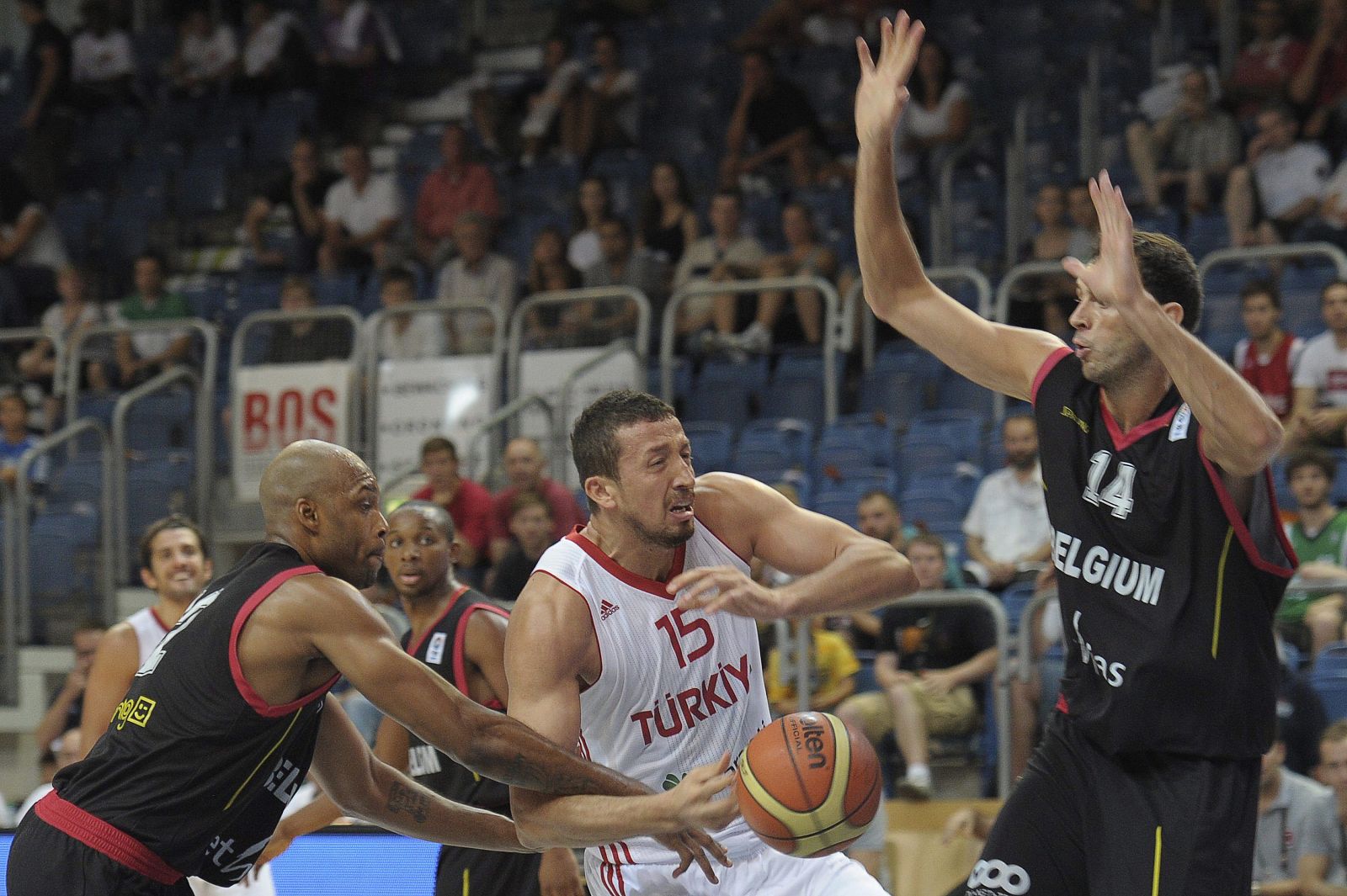 Hidayet Turkoglu, en un partido amisoso contra Bélgica.