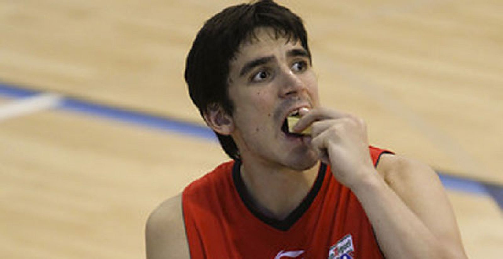 El alero del Madrid, Carlos Suárez, no viajará con España para disputar el Eurobasket 2011