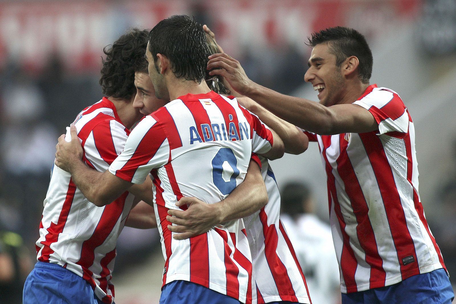 Los jugadores del Atlético de Madrid celebran uno de los goles contra el Vitoria de Guimaraes.