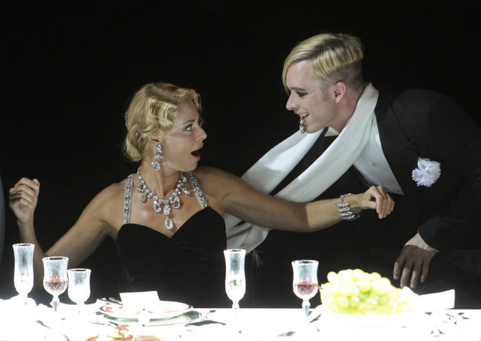 PASE GRÁFICO DE "LA CAÍDA DE LOS DIOSES"