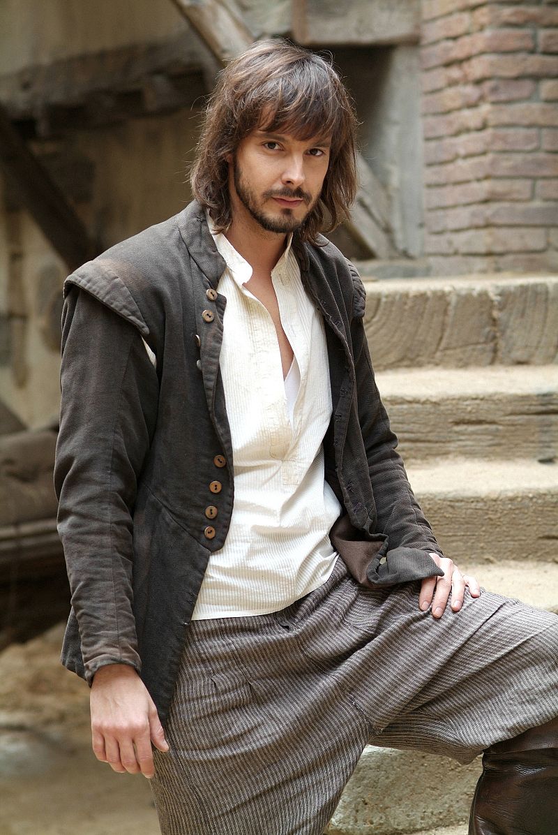 David Janer, el protagonista de Águila Roja contesta a los usuarios de RTVE.es.